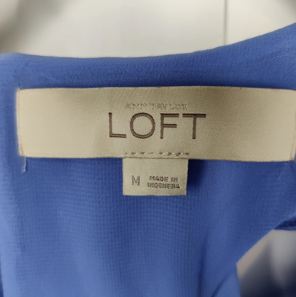 Loft periwinkle blue blouse size medium - Picture 3 of 3